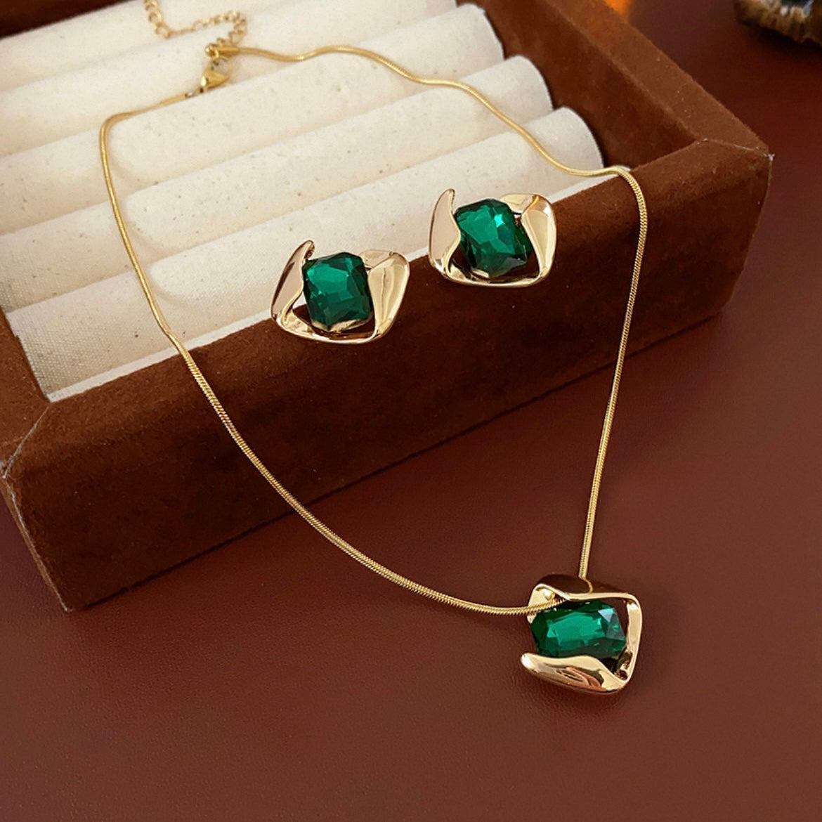 Verdant Muse deep green necklace and matching earrings set