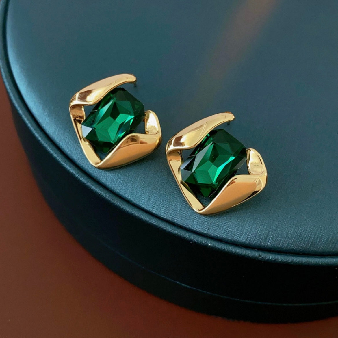 Verdant Muse Necklace & Earrings Set