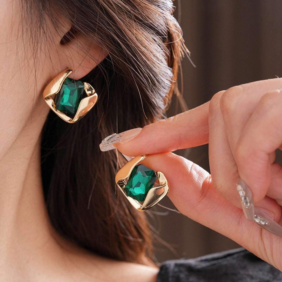 Verdant Muse Necklace & Earrings Set