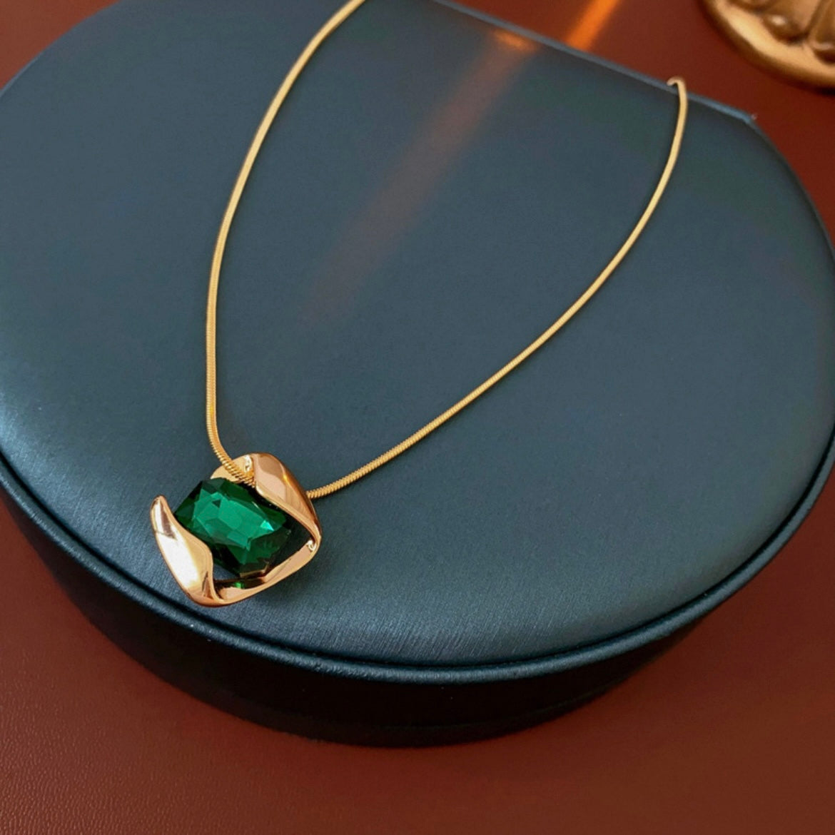 Verdant Muse Necklace & Earrings Set