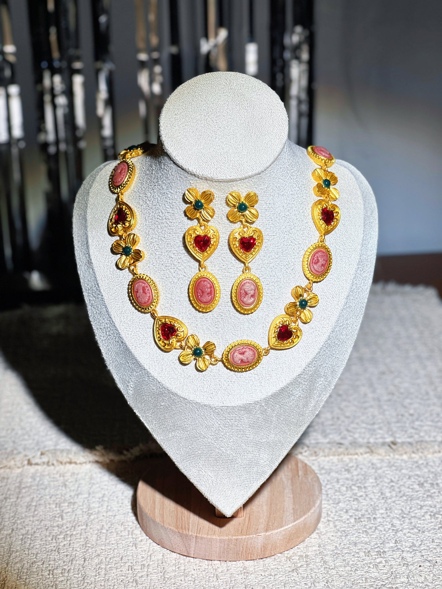 Cameo Heart Gem Set