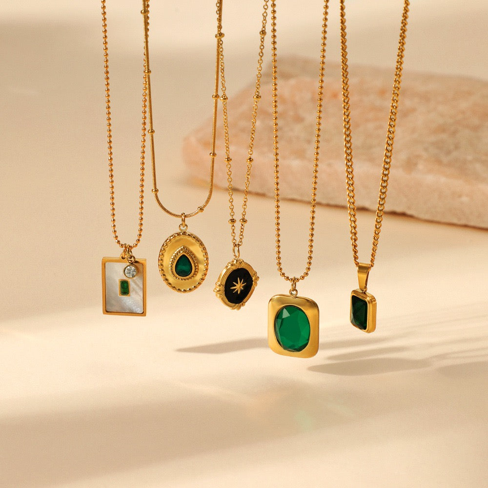 14K Gold Green Gem Pendant Necklace