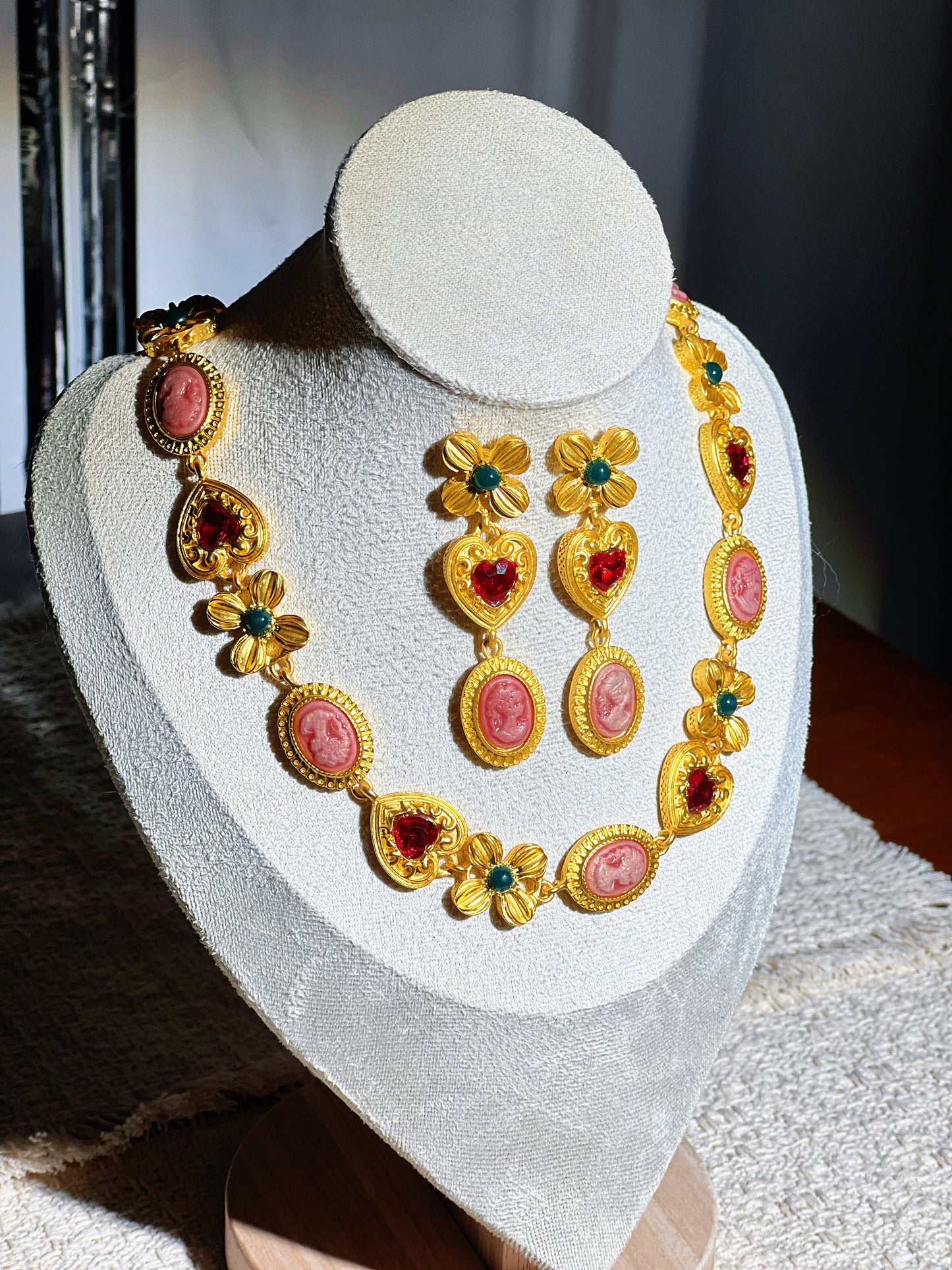 Cameo Heart Gem Set