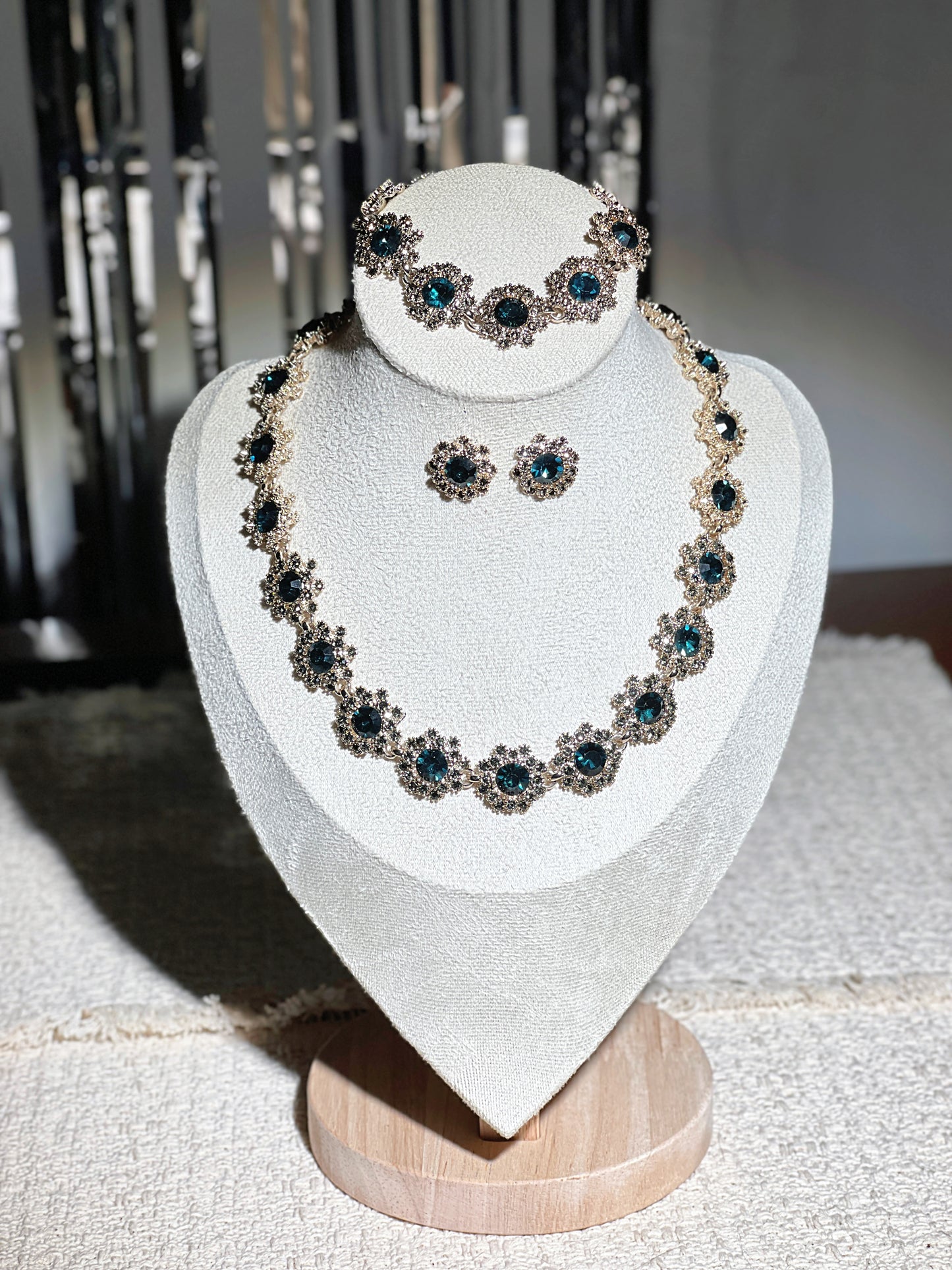 Black Halo Crystal Set